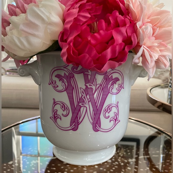 NWOT Flower's Vase with "W" / or any letter by request. 💕 - Picture 1 of 1
